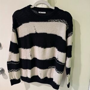 Zara Men's Crewneck Sweater in Black and White